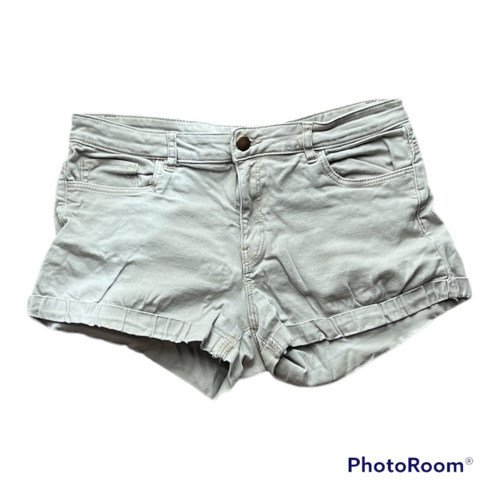 H&M size 8 beige shorts